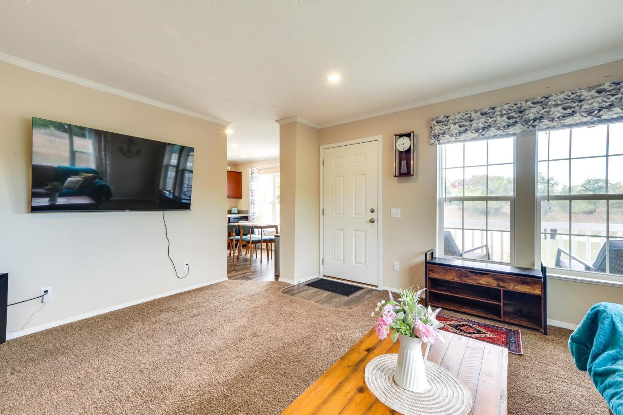 Family Home In Rapid City About 4 Mi To Torch Lake! Εξωτερικό φωτογραφία