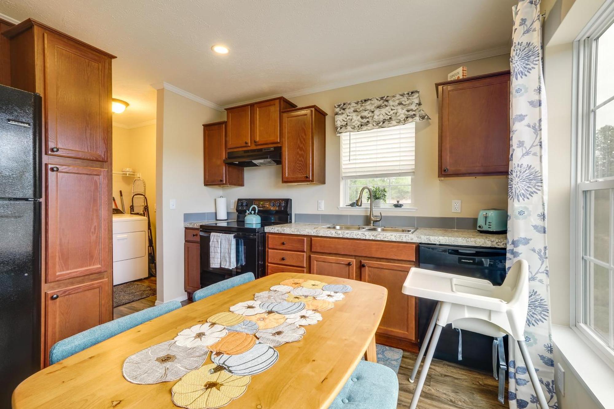 Family Home In Rapid City About 4 Mi To Torch Lake! Εξωτερικό φωτογραφία